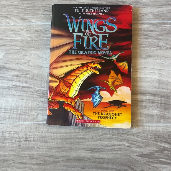 Wings of Fire by Tui T. Sutherland graphic novels - Picture 2 of 3